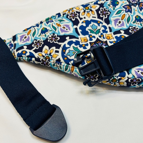 Vera Bradley Essential Compact Sling Backpack. New With Tags - Picture 7 of 8